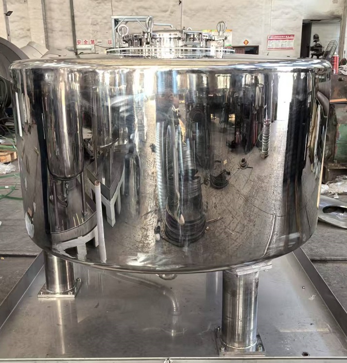 1760604944758205.jpg 316L不銹鋼食品級(jí)儲(chǔ)罐3.jpg